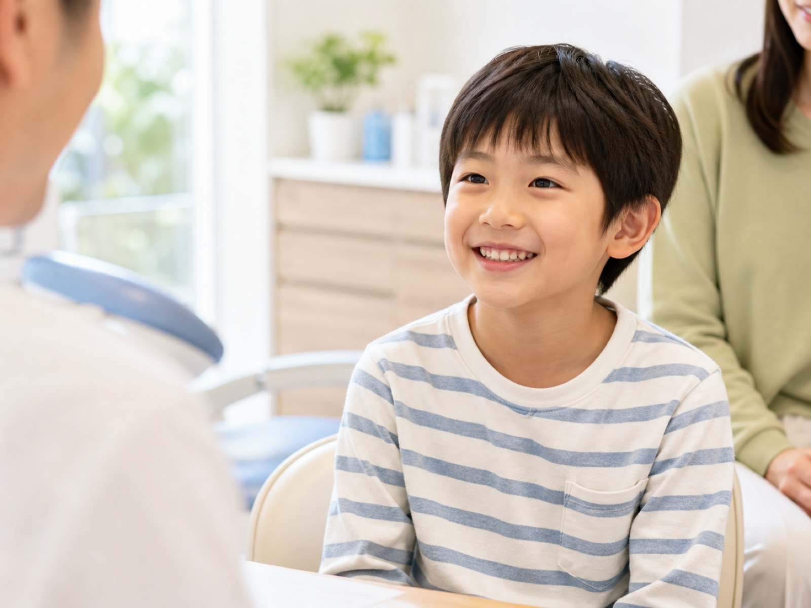 矯正相談で笑顔を見せるお子さま